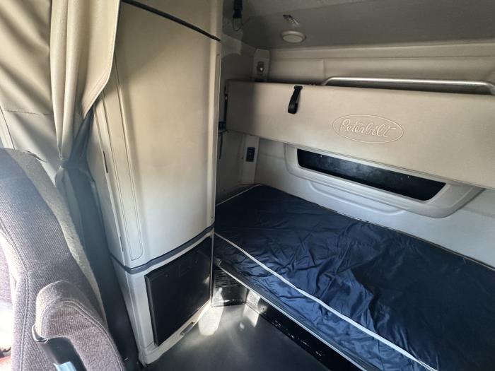 2022 Peterbilt 579-13