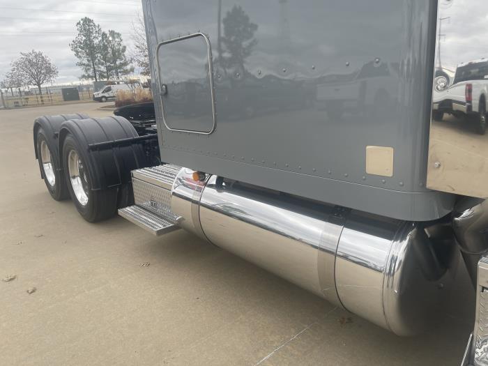 2024 Peterbilt 389-4