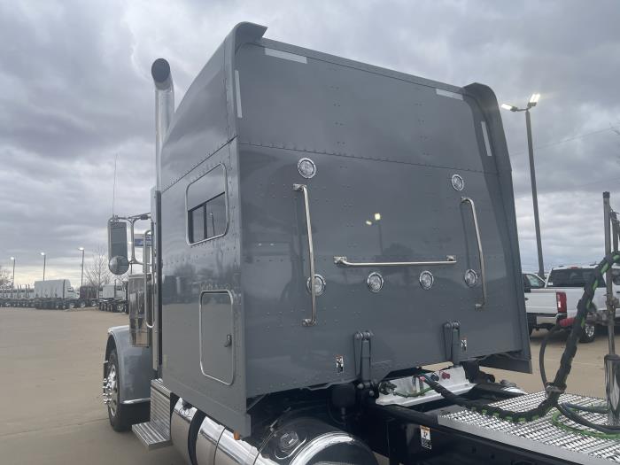 2024 Peterbilt 389-12