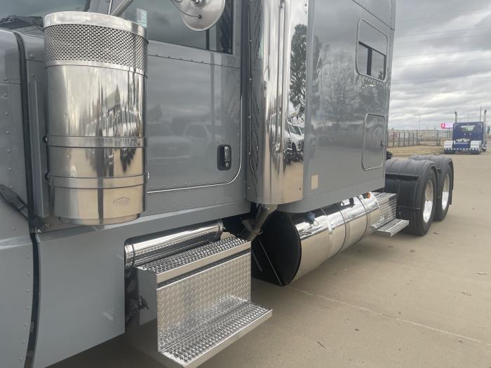 2024 Peterbilt 389-15