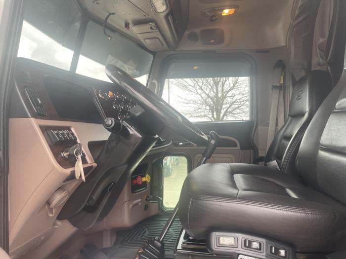 2024 Peterbilt 389-16