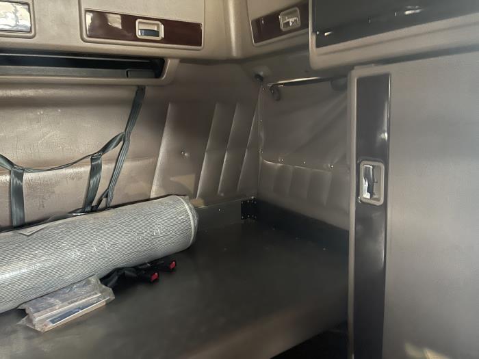 2024 Peterbilt 389-22