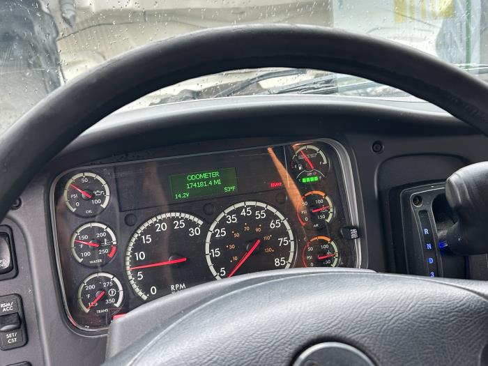 2022 Freightliner Business Class M2 106-9