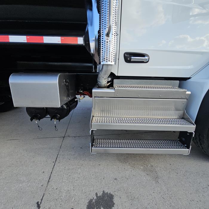 2026 Peterbilt 548-9