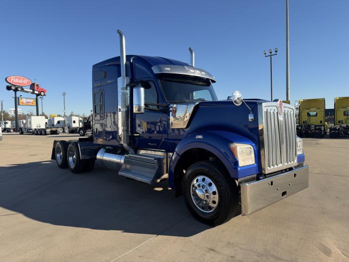 2022 Kenworth W990-7