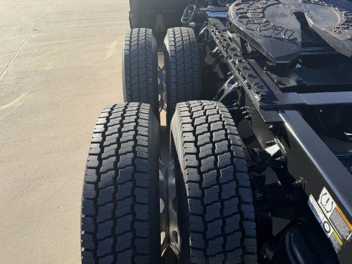 2022 Kenworth W990-12