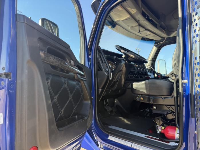 2022 Kenworth W990-24