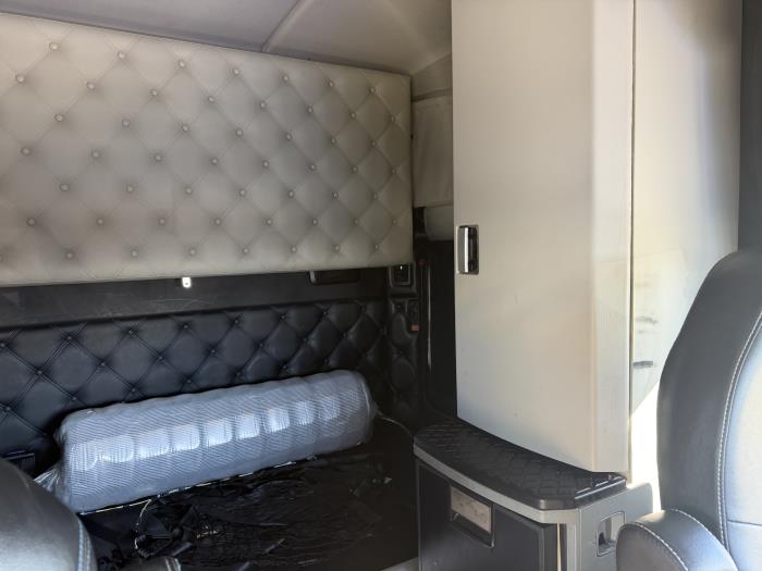 2022 Kenworth W990-30