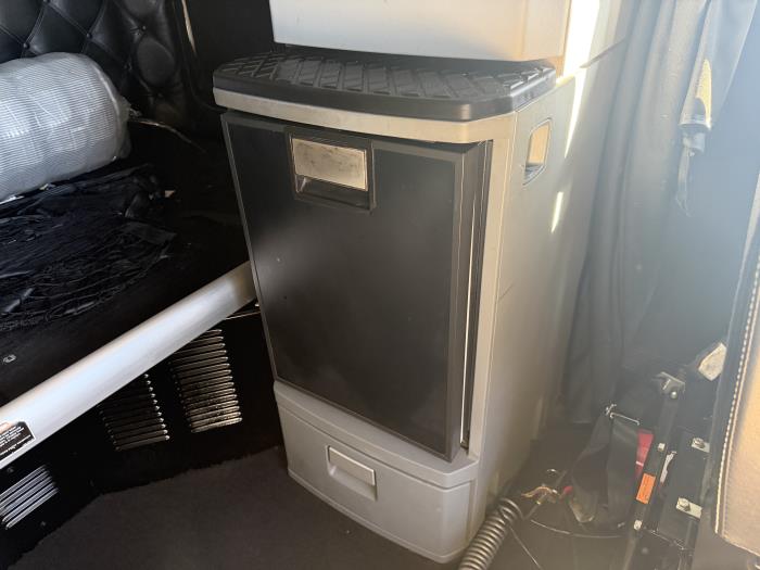 2022 Kenworth W990-31