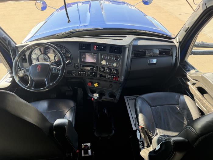 2022 Kenworth W990-32