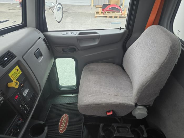 2020 Peterbilt 337-16