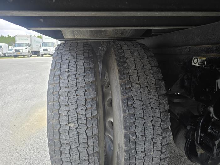 2020 Peterbilt 337-27