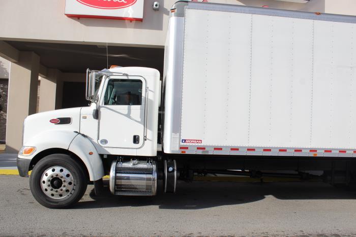 2020 Peterbilt 330-2