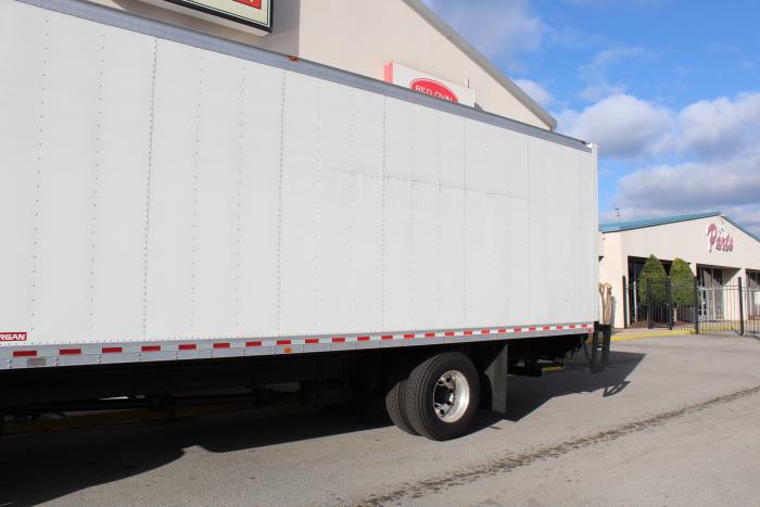 2020 Peterbilt 330-3