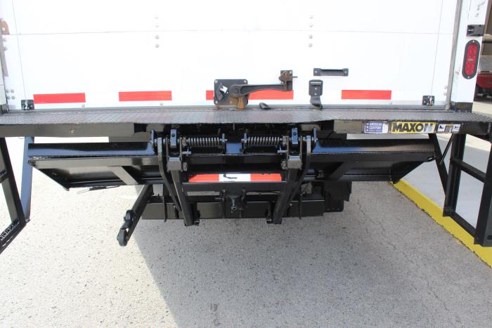 2020 Peterbilt 330-6