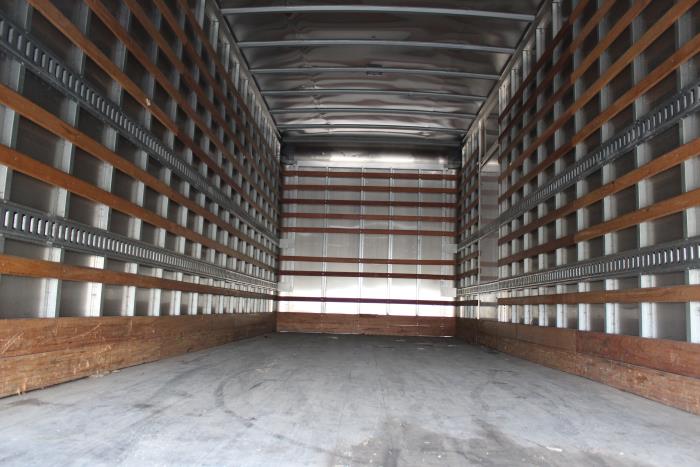 2020 Peterbilt 330-7