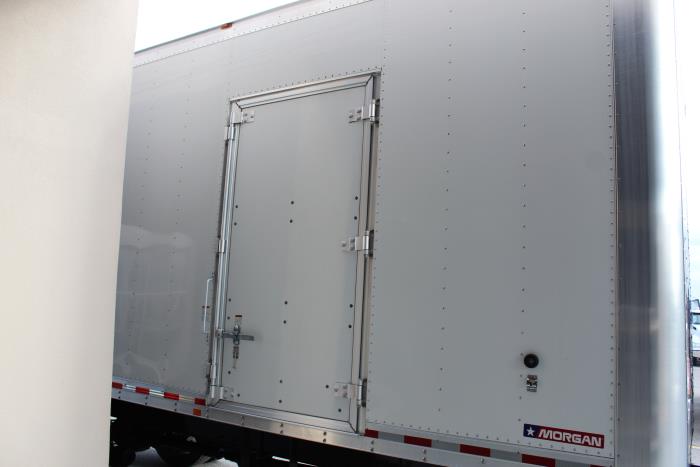 2020 Peterbilt 330-9