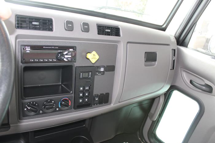 2020 Peterbilt 330-14