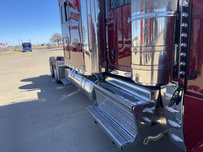 2024 Peterbilt 389-3
