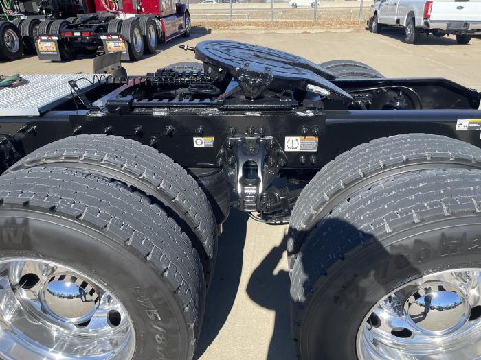 2024 Peterbilt 389-11