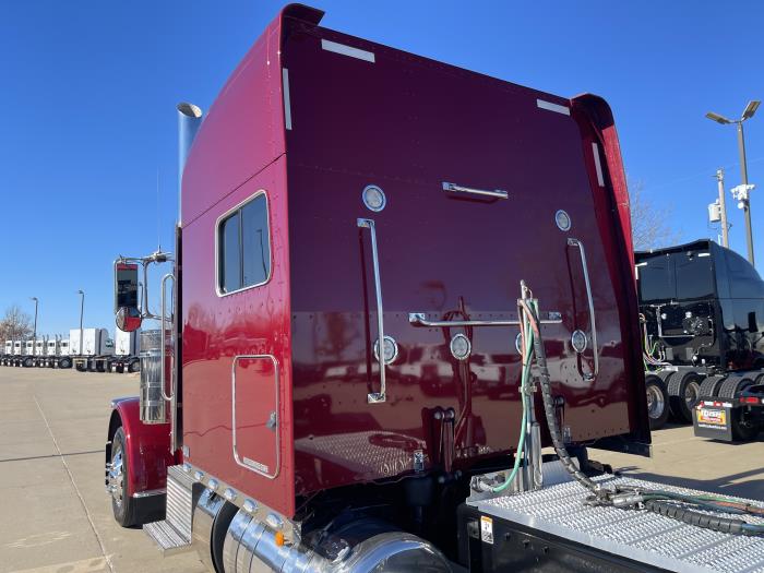 2024 Peterbilt 389-12