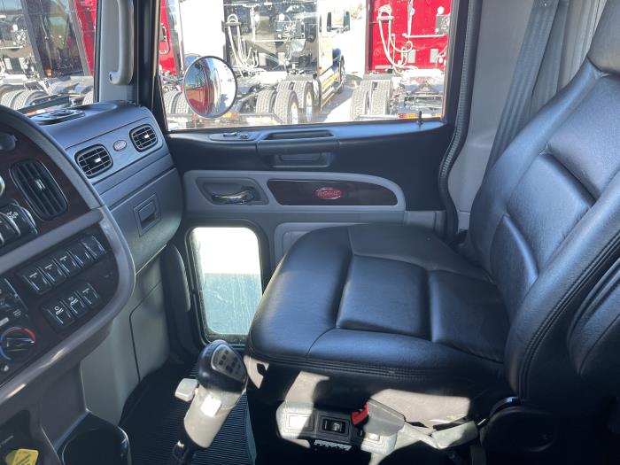 2024 Peterbilt 389-18