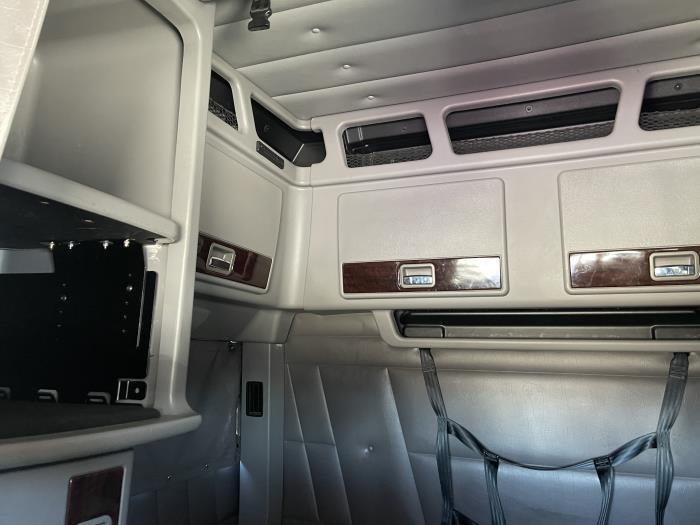 2024 Peterbilt 389-26