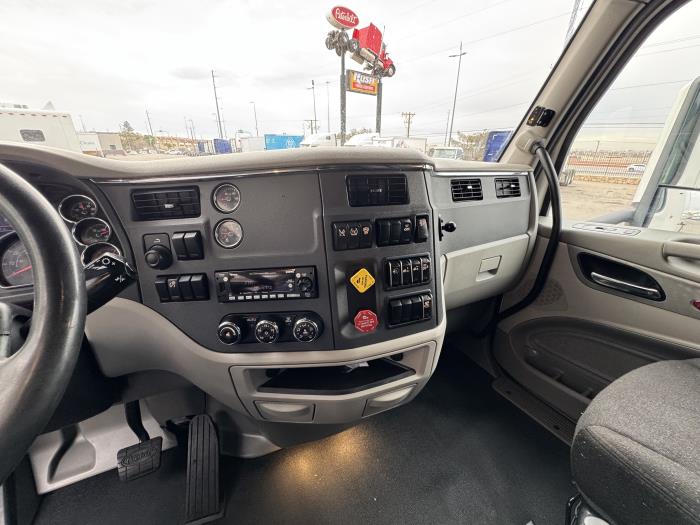 2021 Peterbilt 579-13