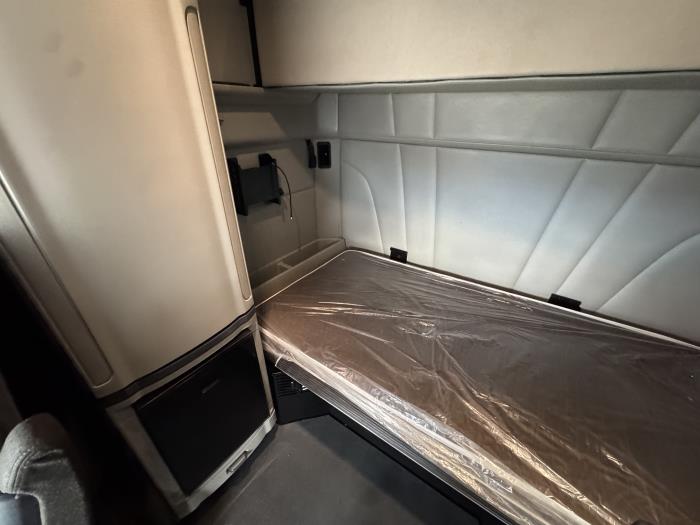 2021 Peterbilt 579-14