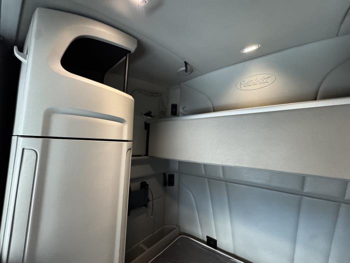 2021 Peterbilt 579-15