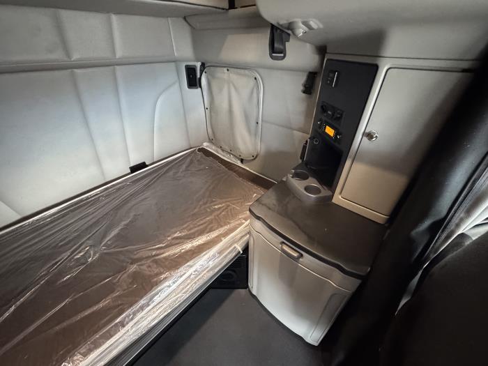 2021 Peterbilt 579-16