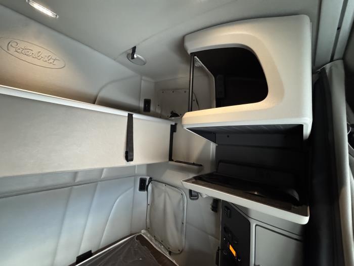 2021 Peterbilt 579-17