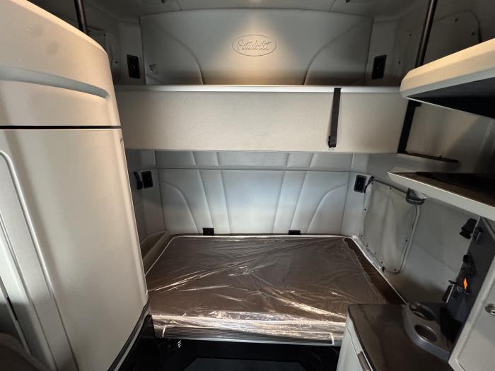 2021 Peterbilt 579-18