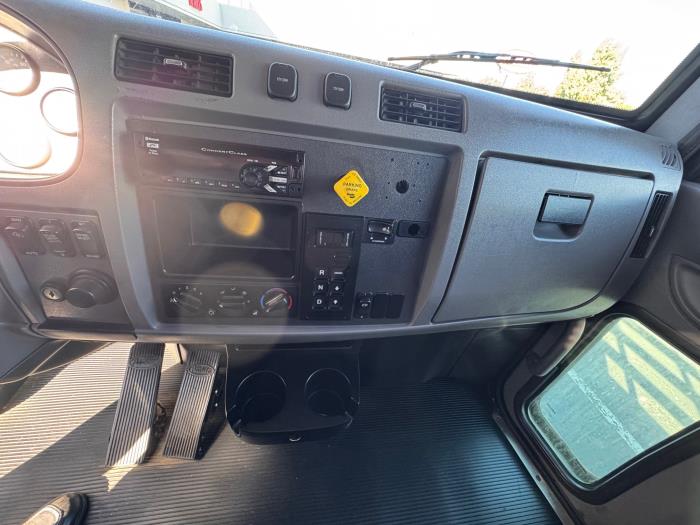 2020 Peterbilt 330-12