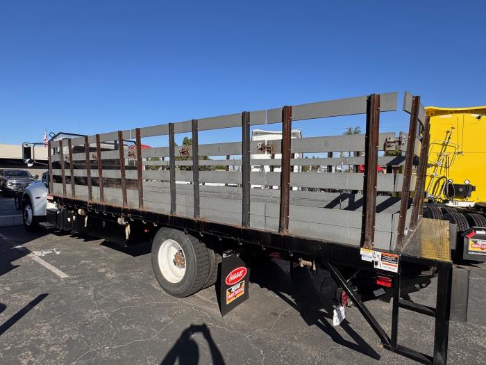 2020 Peterbilt 330-5