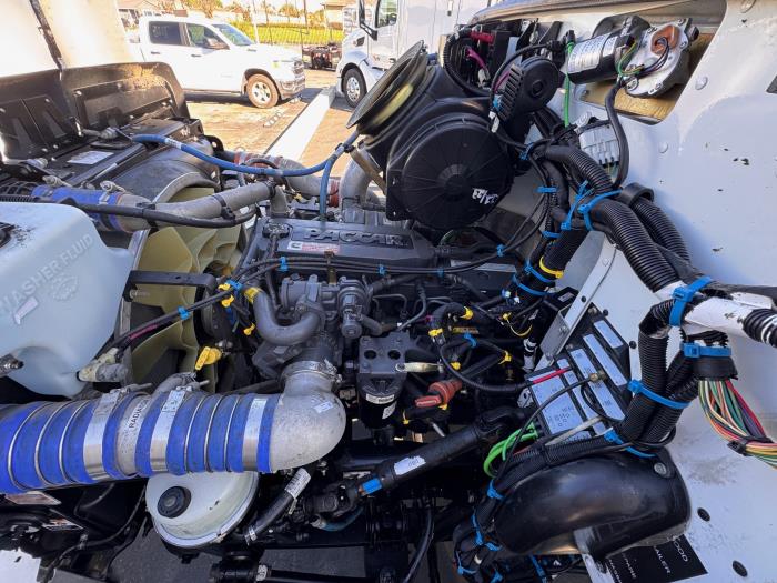 2020 Peterbilt 330-7