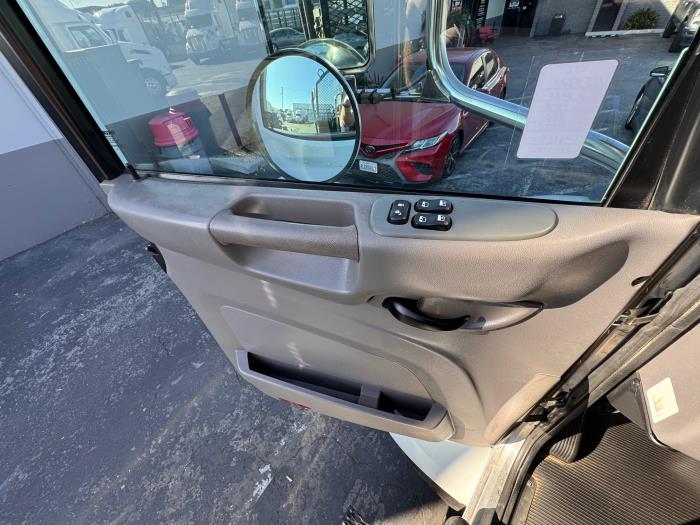 2020 Peterbilt 330-10