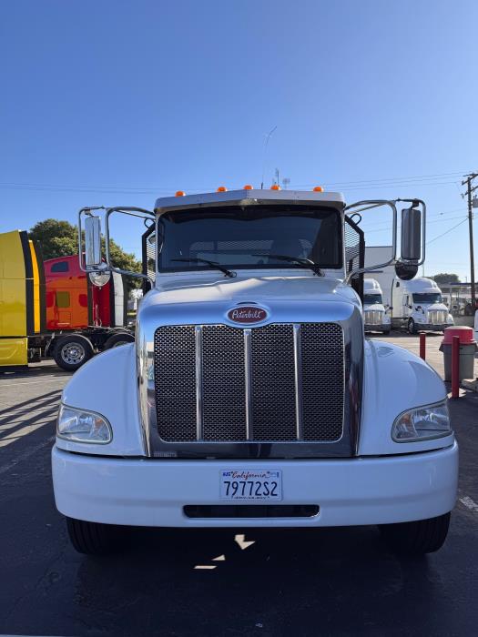 2020 Peterbilt 330-1