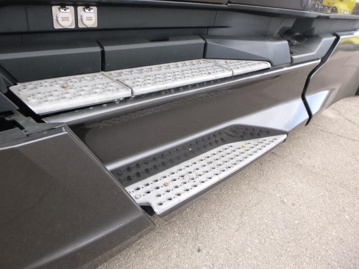 2023 Kenworth T680-26