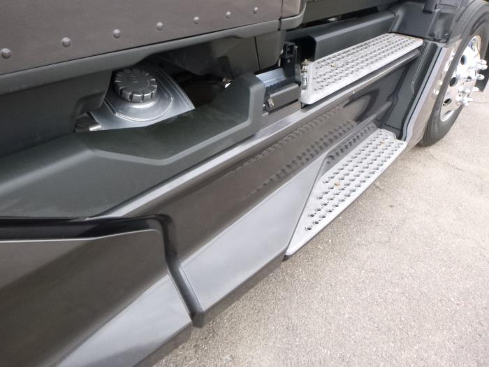 2023 Kenworth T680-32