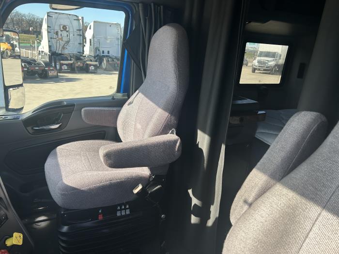 2022 International LT625-10