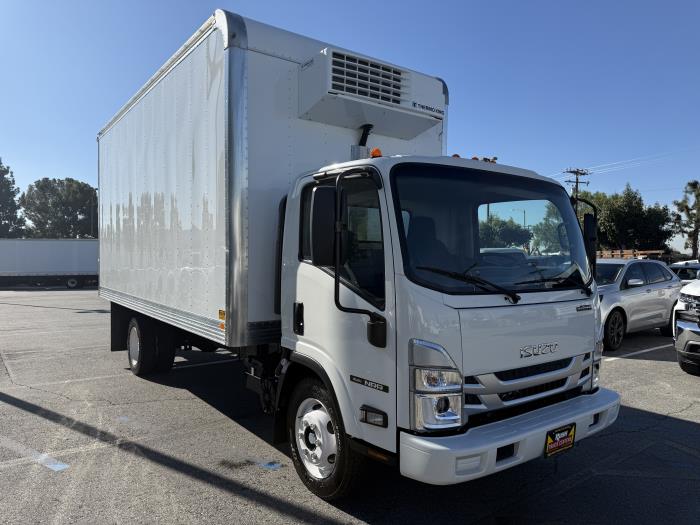 2025 Isuzu NRR-6