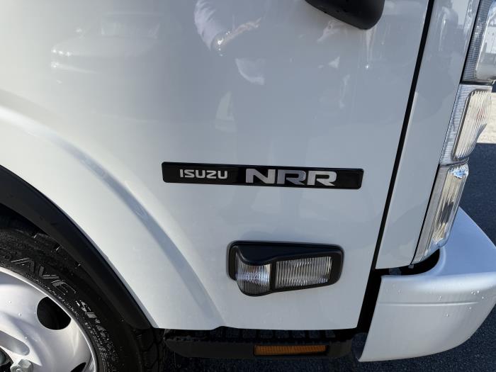2025 Isuzu NRR-9