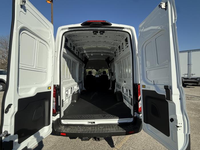 2026 Ford Transit-250-9