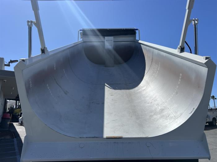 2026 Peterbilt 548-32