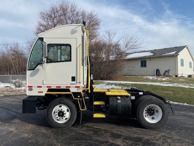 2024 AutoCar ACTT42-1