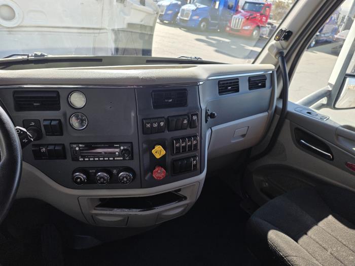 2021 Peterbilt 579-15