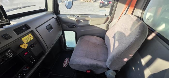 2020 Peterbilt 337-17