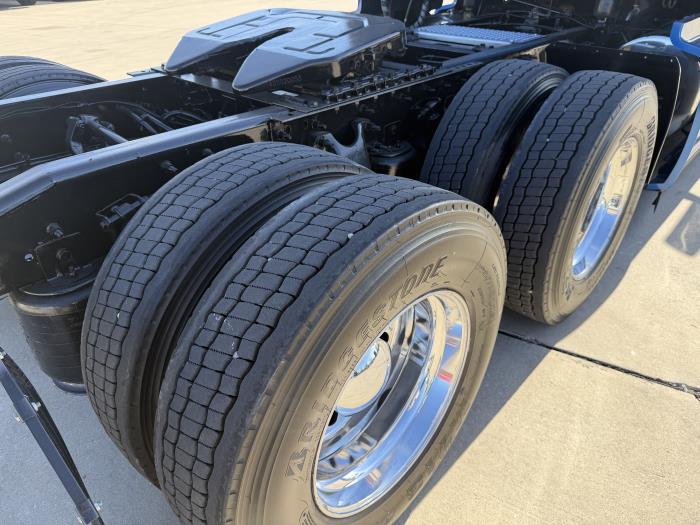 2022 International LT625-12