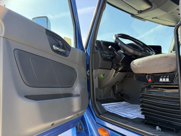 2022 International LT625-14